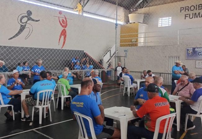 Atletas da Melhor Idade de Pereiras no 11º Jogos de Mesa em Capela do Alto